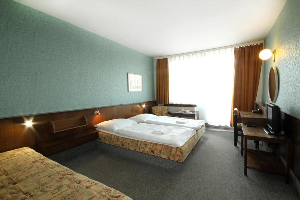 Hotel Straznice Exterior photo