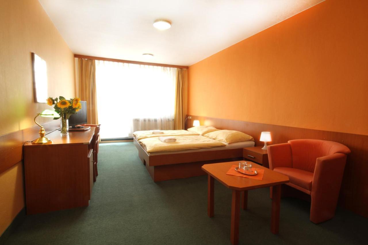 Hotel Straznice Exterior photo