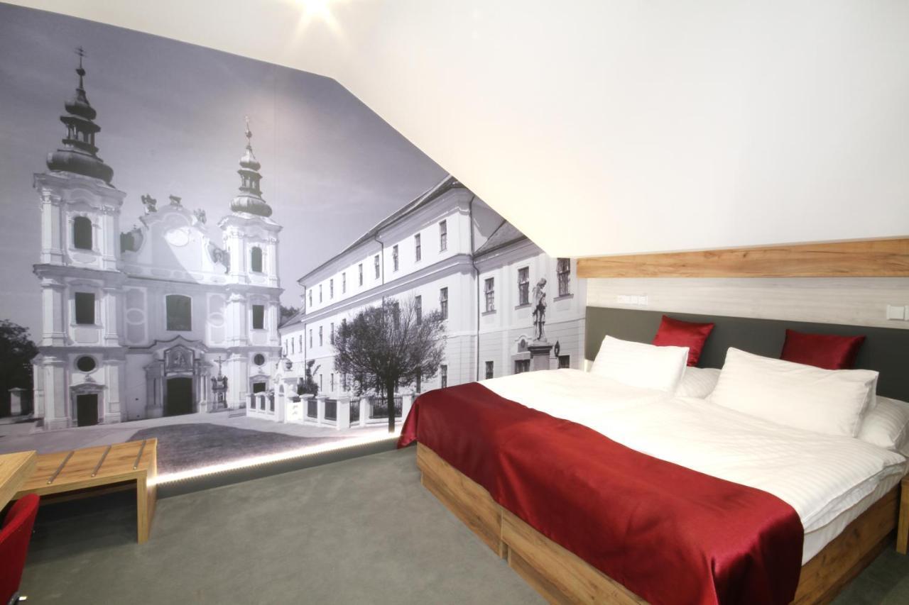 Hotel Straznice Exterior photo